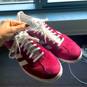 Adidas Gazelle red size 7